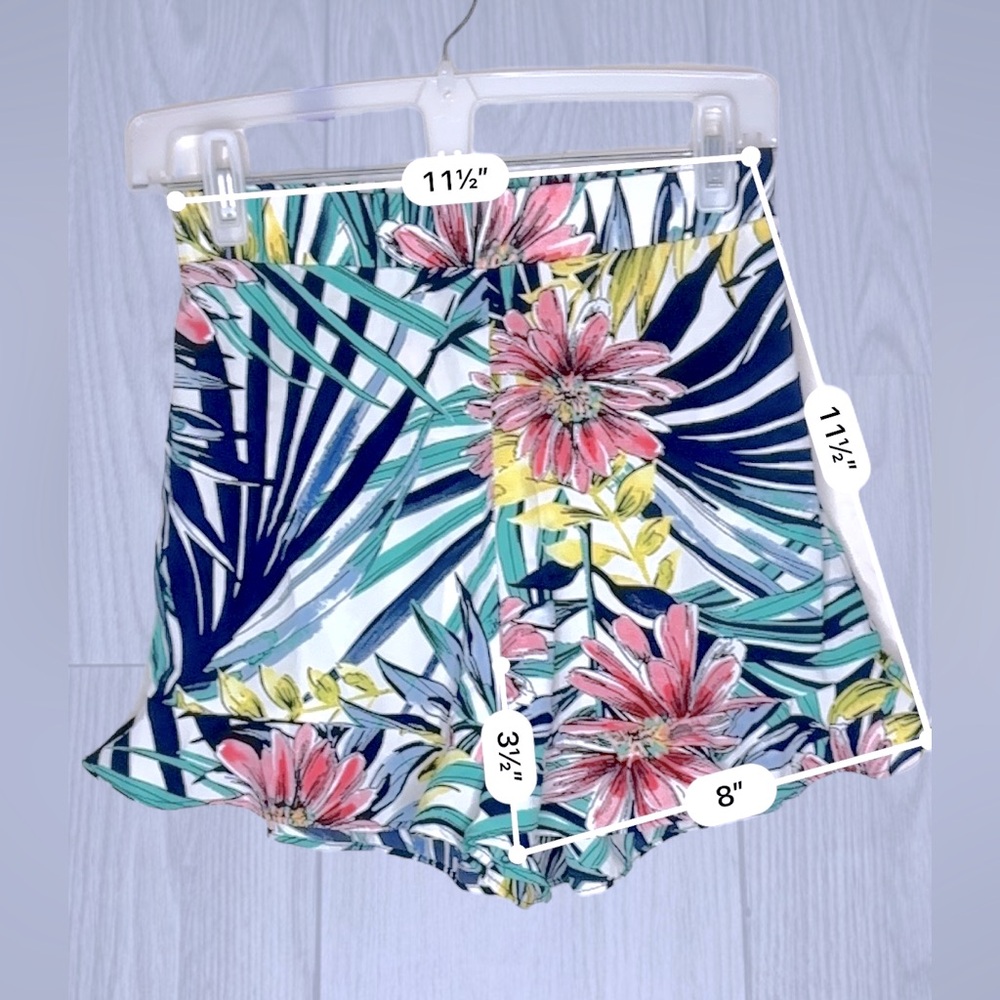COOKIES CLOTHING Women’s Tropical Floral Sheer Ruffle Trim Shorts - Picture 5 of 7